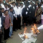 உயர்நீதிமன்றத்தில் தினமலர் எரிப்பு போராட்டம் புகைப்படங்கள்