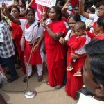 ஜெயா ஆட்சியை நாடகமாக நடித்த குற்றத்திற்காக குழந்தைகள் உட்பட 60 பேர் சிறை!