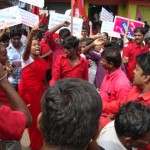 ஜெயா ஆட்சியை நாடகமாக நடித்த குற்றத்திற்காக குழந்தைகள் உட்பட 60 பேர் சிறை!