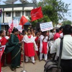 ஜெயா ஆட்சியை நாடகமாக நடித்த குற்றத்திற்காக குழந்தைகள் உட்பட 60 பேர் சிறை!