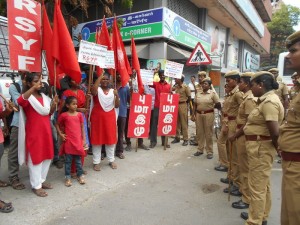 rsyf-demo-against-madurai-lenin-suicide-4