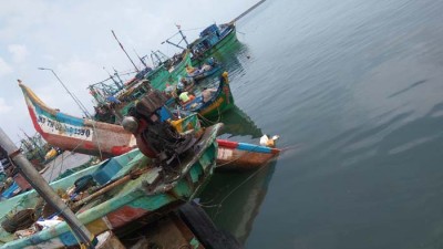 சேதமடைந்த படகுகள்