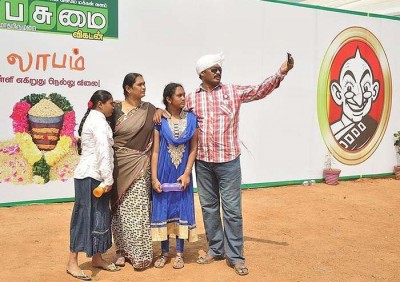 செல்பி விவசாயிகள்.