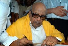 தமிழில் படித்தால் அரசு வேலை: காதுல பூ !!