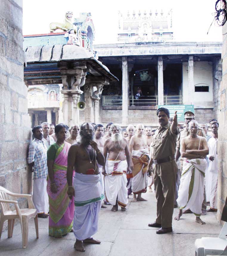 srirangam--2 ஸ்ரீரங்கம்: பல்லக்கில் உலா வந்த பார்ப்பனக் கொழுப்பு முறியடிப்பு !!