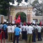 சமச்சீர் புத்தகங்களை வழங்கு! தமிழகமெங்கும் போராட்டங்கள்!! 