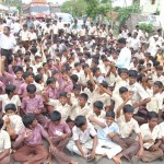 சமச்சீர் புத்தகங்களை வழங்கு! தமிழகமெங்கும் போராட்டங்கள்!! 