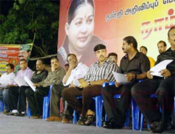 seeman மூவர் தூக்கு: கிழிந்தது அம்மாவின் கருணைமுகம்!