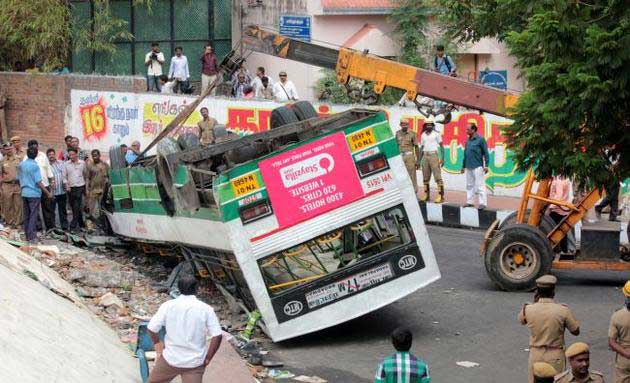 anna-flyover-bus-accident anna-flyover-bus-accident