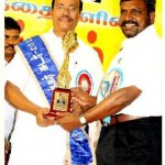 திருமா ராமதாசை கௌரவிக்கிறார்