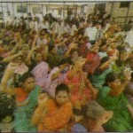 போராடும் மக்கள்