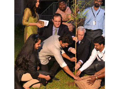 'சுற்றுச் சூழல் காவலர்' விஜய் 'சுற்றுச் சூழல் காவலர்' விஜய்