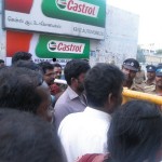 கூடியிருக்கும் மக்கள்