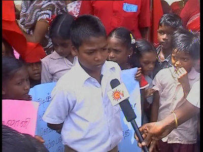 அரசுப் பள்ளி முற்றுகை அரசுப் பள்ளி முற்றுகை