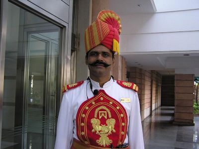 கதவு திறந்து விடுபவர் கதவு திறந்து விடுபவர்