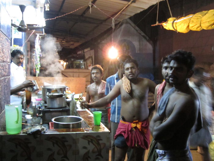 நள்ளிரவில் ஒரு கப் டீ நள்ளிரவில் ஒரு கப் டீ