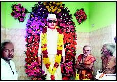 எம்.ஜி.ஆர் கோயில் எம்.ஜி.ஆர் கோயில்