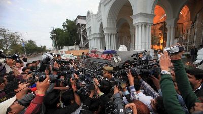 சகாரா ஷகருக்கு வெளியே லக்னோவின் சிரிப்பு போலீஸ் சகாரா ஷகருக்கு வெளியே லக்னோவின் சிரிப்பு போலீஸ்