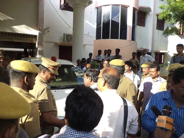 பத்திரிகையாளர் மறியல் பத்திரிகையாளர் மறியல்
