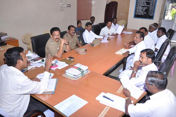 மணல் குவாரி மூடுவது குறித்து அமைதி பேச்சுவார்த்தை மணல் குவாரி மூடுவது குறித்து அமைதி பேச்சுவார்த்தை