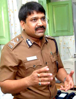 போலீசு ஐ.ஜி. பிரமோத்குமார் போலீசு ஐ.ஜி. பிரமோத்குமார்
