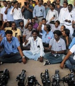 ஊடகவியலாளர்கள் ஊடகவியலாளர்கள்