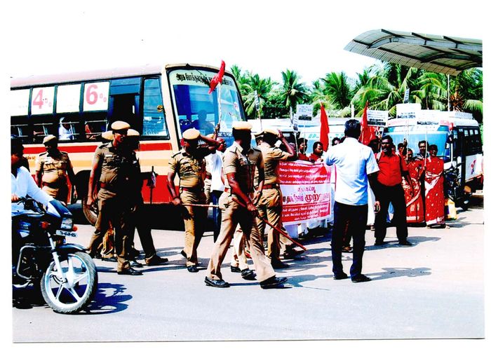 பட்டுக்கோட்டை பேருந்து மறியல் பட்டுக்கோட்டை பேருந்து மறியல்
