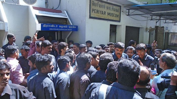 பெரியார் திடல் மீது பார்ப்பன தாக்குதல் பெரியார் திடல் மீது பார்ப்பன தாக்குதல்