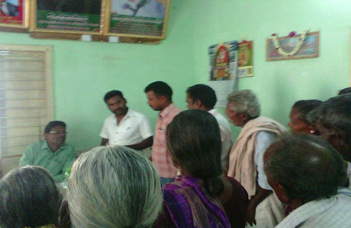 நடவடிக்கை எடுப்பதாக உறுதி கூறிய தனி தாசில்தார் நடவடிக்கை எடுப்பதாக உறுதி கூறிய தனி தாசில்தார்