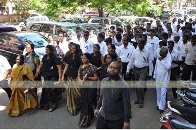 பிப்ரவரி 19, போலீஸ் தாக்குதலை கண்டித்து வழக்கறிஞர் போராட்டம் பிப்ரவரி 19, போலீஸ் தாக்குதலை கண்டித்து வழக்கறிஞர் போராட்டம்