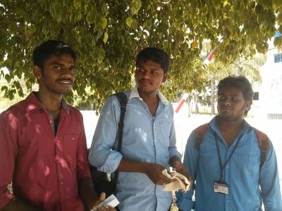 பொறியியல் கல்லூரி மாணவர்கள் பொறியியல் கல்லூரி மாணவர்கள்