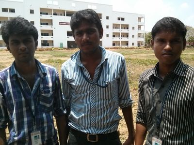 பொறியியல் கல்லூரி மாணவர்கள் பொறியியல் கல்லூரி மாணவர்கள்