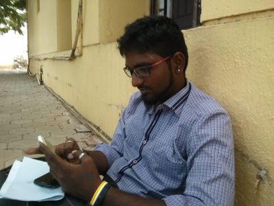 பொறியியல் கல்லூரி மாணவர் பொறியியல் கல்லூரி மாணவர்