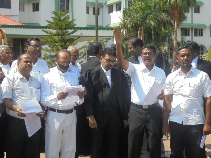 APSC தடை வழக்குரைஞர் ஆர்ப்பாட்டம் APSC தடை வழக்குரைஞர் ஆர்ப்பாட்டம்