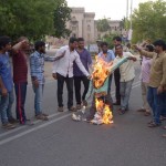 சென்னை ஐ.ஐ.டி APSC தடை : ஹைதராபாத்தில் மோடி படம் எரிப்பு