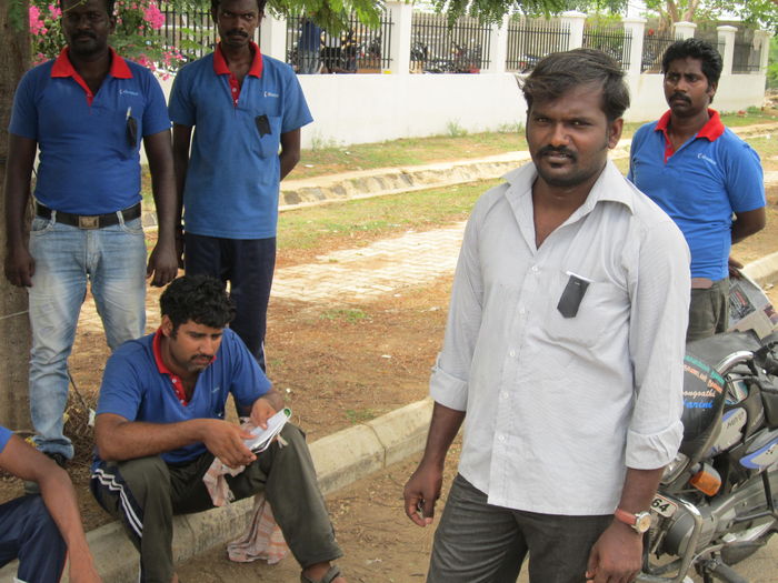 கிரீடோ மோல்ட்ஸ் கிரீடோ மோல்ட்ஸ் தொழிலாளி மனோஜ்குமார்