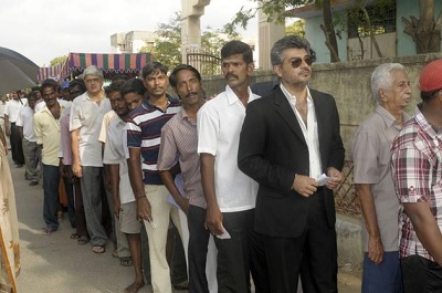 கோட்டு சூட்டுடன் வாக்களிக்க வந்த ஒரே குடிமகன் அஜித் மட்டுமே!
