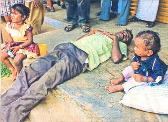 குடித்து மட்டையான தந்தை குடித்து மட்டையான தந்தை