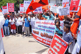 மூடு டாஸ்மாக்கை - திருச்சி ஆர்ப்பாட்டம் மூடு டாஸ்மாக்கை - திருச்சி ஆர்ப்பாட்டம்