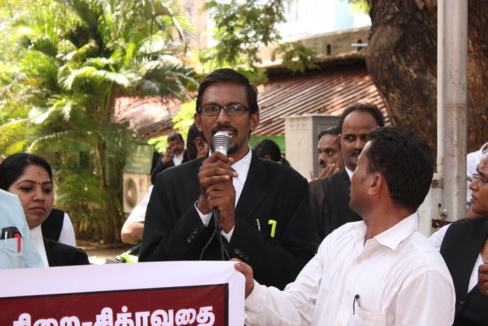 மக்கள் உரிமை பாதுகாப்பு மையத்தின் சென்னை ஒருங்கிணைப்பாளர் வழக்குரைஞர் மில்டன் மக்கள் உரிமை பாதுகாப்பு மையத்தின் சென்னை ஒருங்கிணைப்பாளர் வழக்குரைஞர் மில்டன்