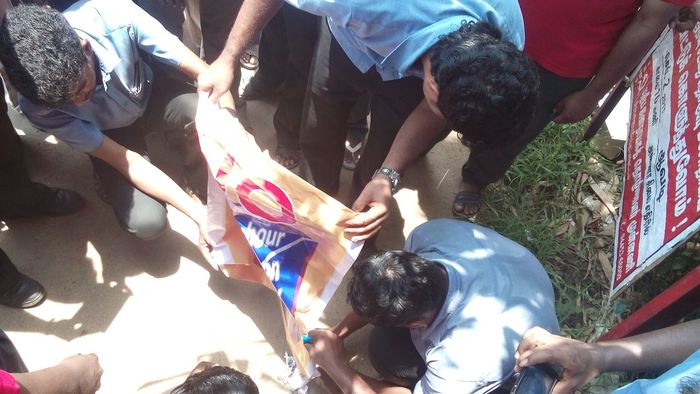 ஆவடியில் மசோதா தீயிடப்பட்டது! ஆவடியில் மசோதா தீயிடப்பட்டது!
