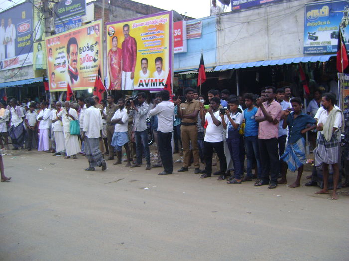 ஆவுடையார்கோவிலில் பெருந்திரளான மக்கள் பங்கேற்ற ஆர்ப்பாட்டம் ஆவுடையார்கோவிலில் பெருந்திரளான மக்கள் பங்கேற்ற ஆர்ப்பாட்டம்