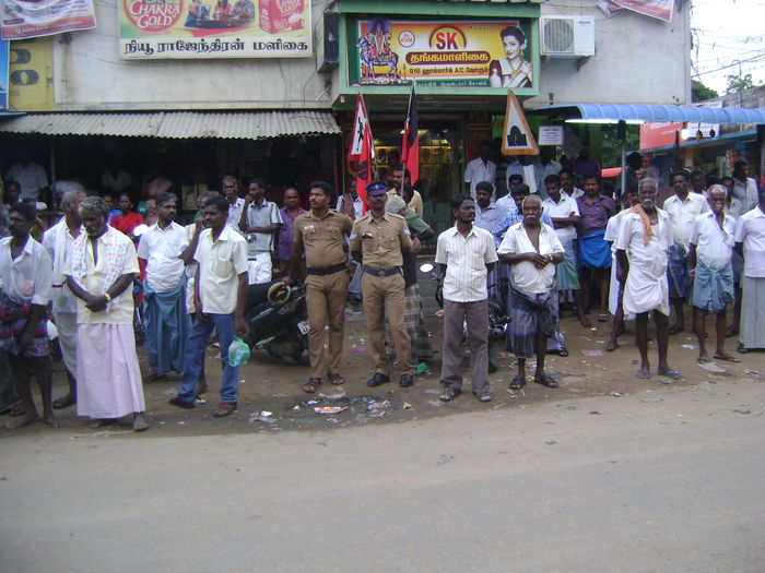 ஆவுடையார்கோவிலில் பெருந்திரளான மக்கள் பங்கேற்ற ஆர்ப்பாட்டம் ஆவுடையார்கோவிலில் பெருந்திரளான மக்கள் பங்கேற்ற ஆர்ப்பாட்டம்