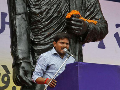 வல்லபாய் பட்டேல் சிலை முன்பு ஹர்திக் பட்டேல் - பனியாக்களின் உத்தி!