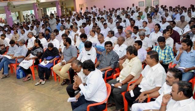 திருச்சியில் நடந்த வழக்கறிஞர்கள் கூட்டம் திருச்சியில் நடந்த வழக்கறிஞர்கள் கூட்டம்