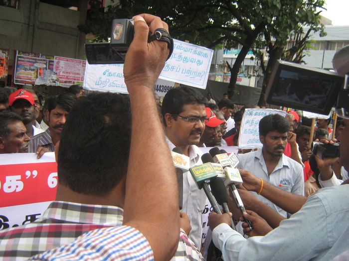 கோவன் கைது - மதுரை ஆர்ப்பாட்டம் கோவன் கைது - மதுரை ஆர்ப்பாட்டம்