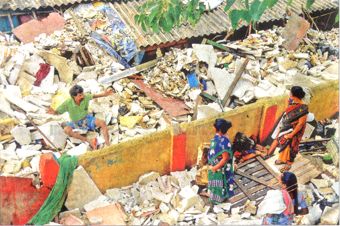 சைதாப்பேட்டை அடையாற்றின் ஓரத்தில் அழிந்துபோன ஒண்டுக் குடியிருப்புகள் சைதாப்பேட்டை அடையாற்றின் ஓரத்தில் அழிந்துபோன ஒண்டுக் குடியிருப்புகள்