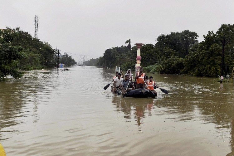 சென்னை மழைவெள்ளம் - மீட்புப்பணி சென்னை மழைவெள்ளம் - மீட்புப்பணி