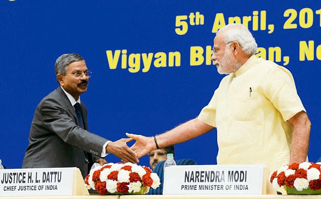 மோடியுடன் தத்து மோடியுடன் தத்து