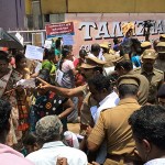 nullivilai_protest_charging_people2